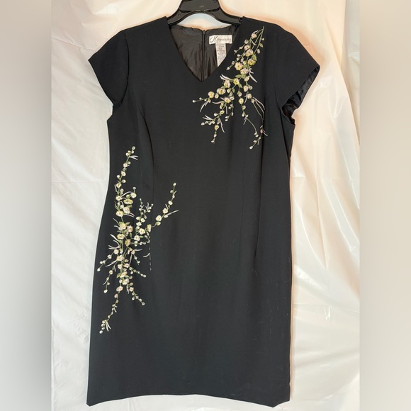 dressbarn Dresses & Skirts - Dressbarn Black Floral Accent
Midi Dress